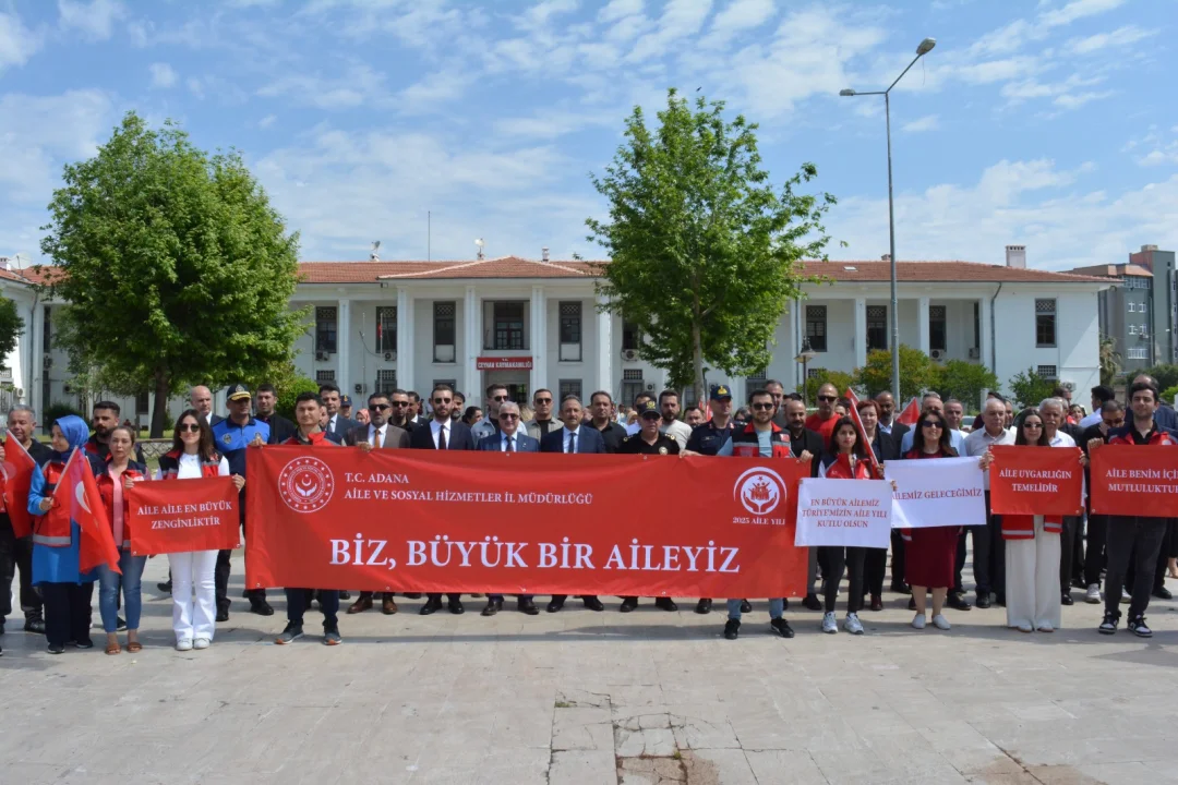 Ceyhan’da “Aile Yılı” İçin El Ele Yürüyüş