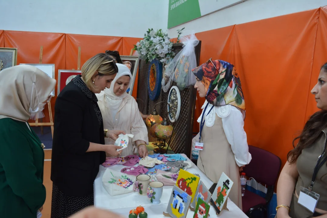 19 Mayıs’ta Anlamlı Buluşma: Gençlerin Eserleri Sergilendi