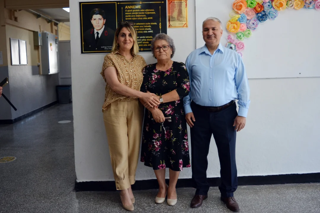 Kaymakam Kurtyemez’den Şehit Okuluna Duygusal Ziyaret