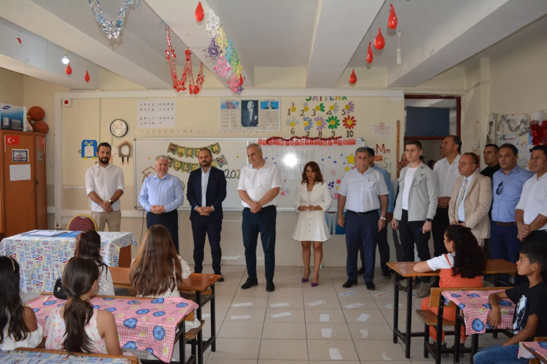 Cengiz Topel İlkokulu’nda Karne Coşkusu: Kaymakam da Katıldı
