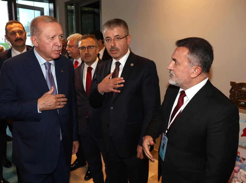 Adanalı Çocuklardan Filistin’e Umut Mektupları: Sandık Cumhurbaşkanı’na Teslim Edildi