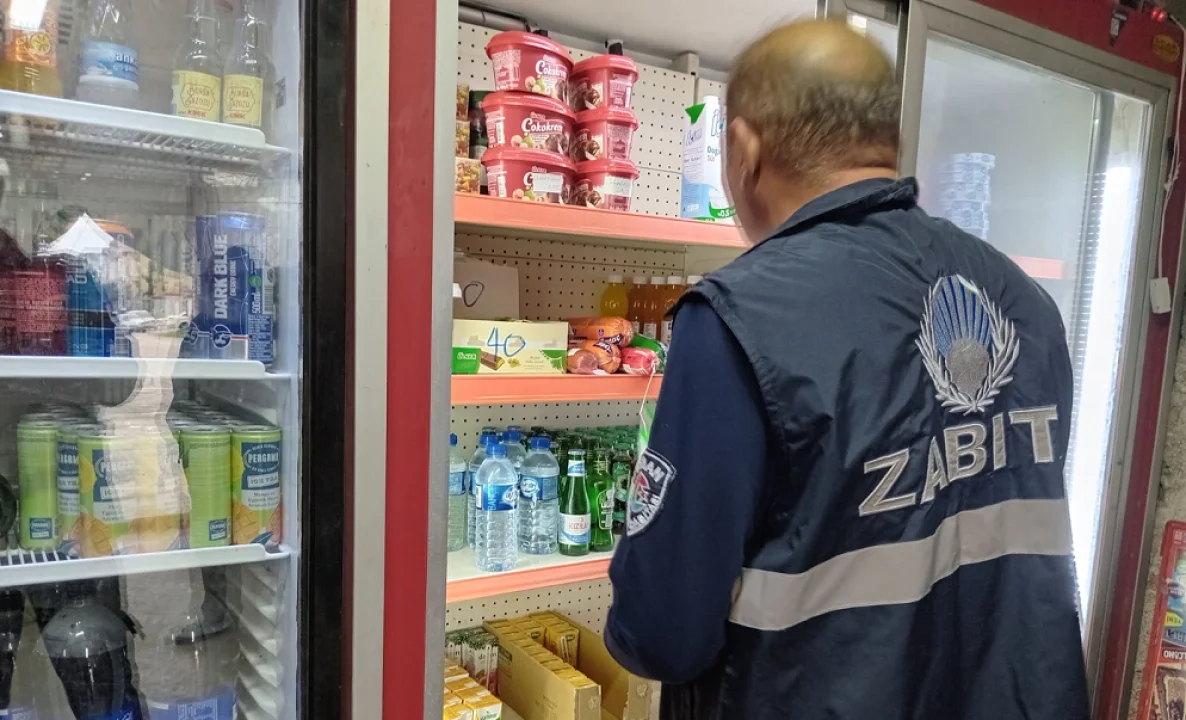 Ceyhan Belediyesi Zabıta Ekiplerinden Son Kullanma Tarihi Geçmiş Ürün Denetimi