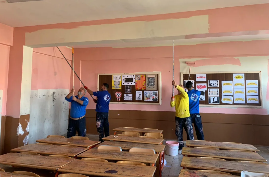 Sarıçam’daki Okullara Boya, Bakım ve Onarım Desteği