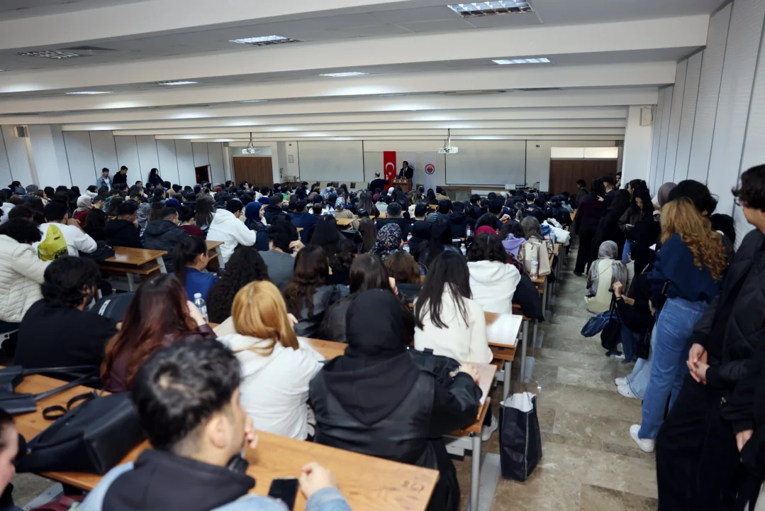 Öğrenciler Sorularını Sordu, Rektör Beriş Yanıtladı