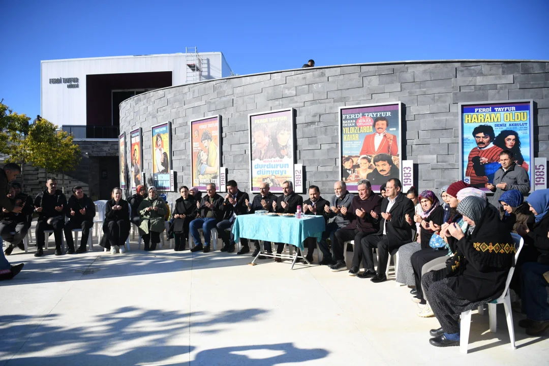 Sarıçam’da Duygu Dolu Anma: Ferdi Tayfur’a Vefa