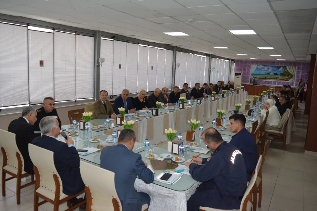 Kaymakam Kurtyemez Başkanlığında Ceyhan’da Değerlendirme Toplantısı