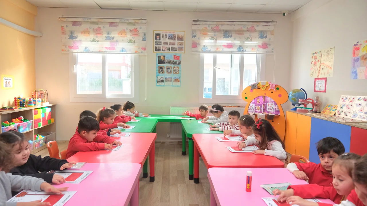 Ceyhan’da Kreş Öğrencilerine Bayrak Bilinci Aşılanıyor