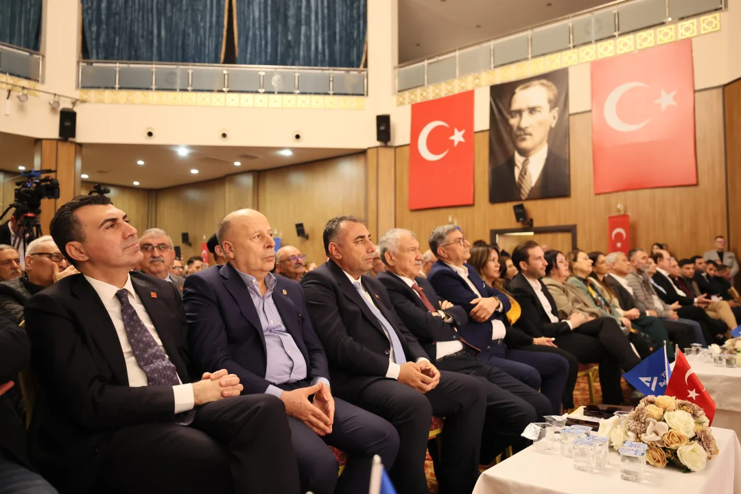 Prof. Dr. Ahmet Özer Adana’da: “Türkiye Tarihsel Bir Yol Ayrımında”