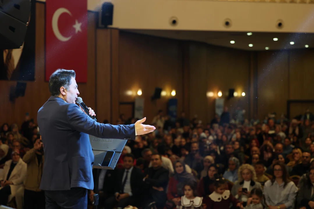 Yüreğir’de Abdurrahman Önül Rüzgarı: Binlerce Adanalı İlahilere Eşlik Etti