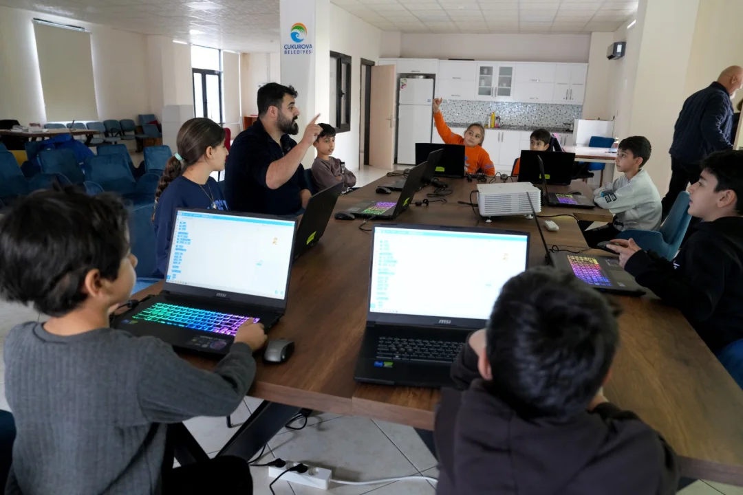 Çukurova’da Teknoloji Seferberliği: Çocuklar ve Gençler Geleceği Kodluyor