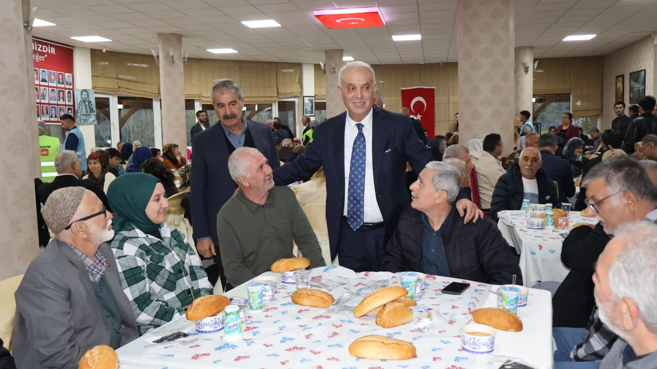 Adana'da Gönül Köprüsü: MHP Heyeti Şehit Ailelerinin Sofrasına Konuk Oldu