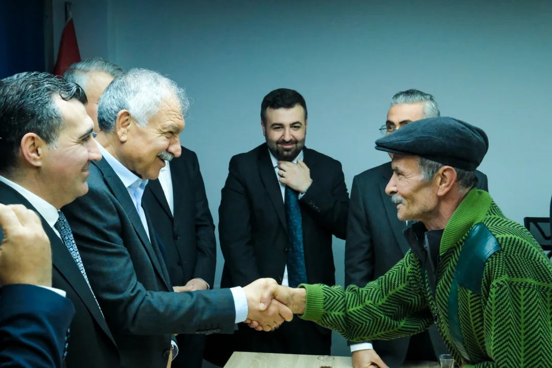 Zeydan Karalar ve Milletvekilleri Sahada: CHP İl Binasında Bayram Coşkusu