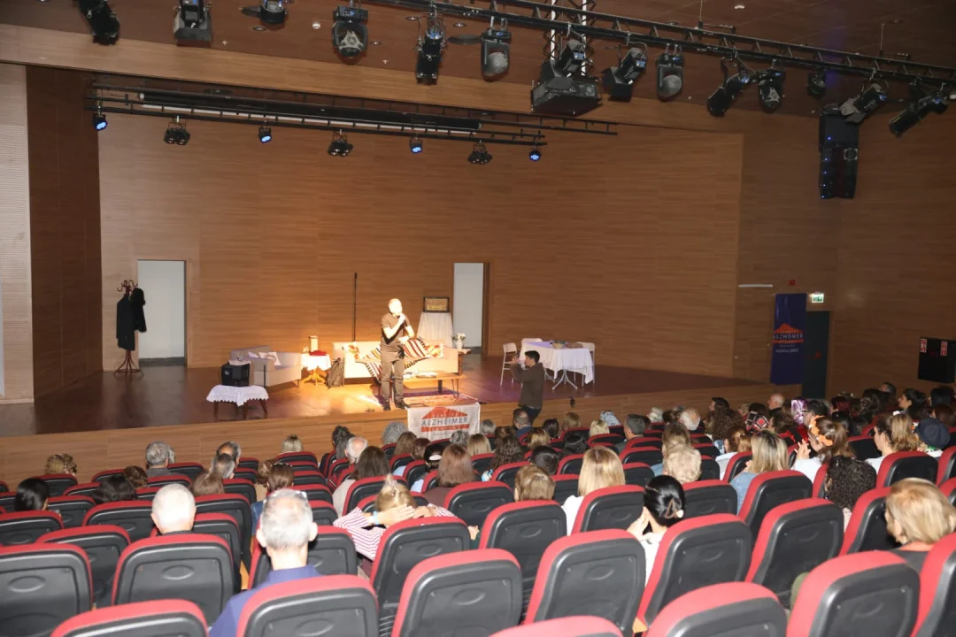 Tıbbın Soğuk Yüzü Sanatla Isındı: Adana’da Dev Demans Organizasyonu