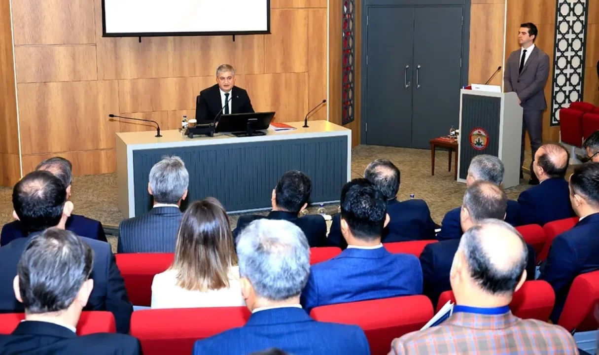 Adana’da Göç Yönetimi Masaya Yatırıldı: Vali Yavuz’dan “Bütüncül Yaklaşım” Mesajı