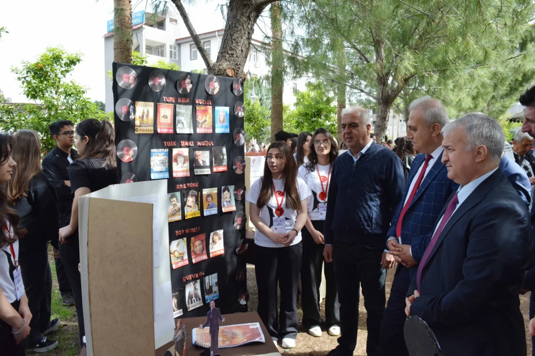 Bilim Yolunda Büyük Adım: Ceyhan Fen Lisesi’nde Proje Tanıtım Günü