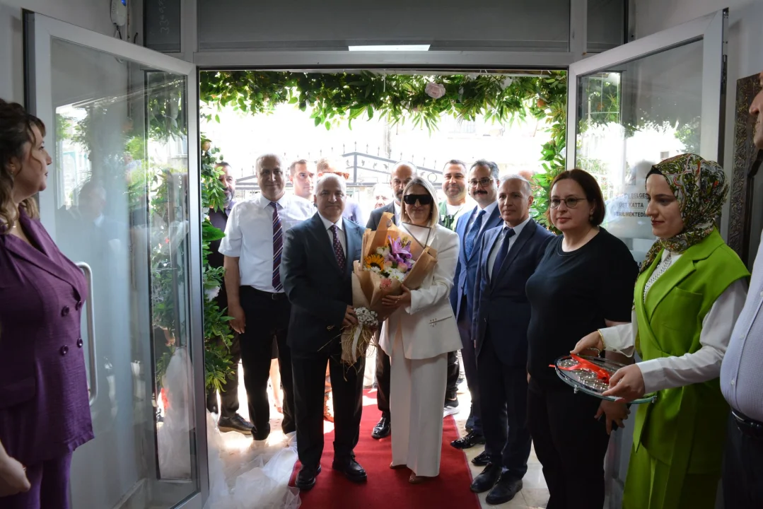 Ceyhan’da Büyük İlgi Gören Sergi: Kursiyerlerin Yıl Boyunca Verdiği Emekler Sergileniyor