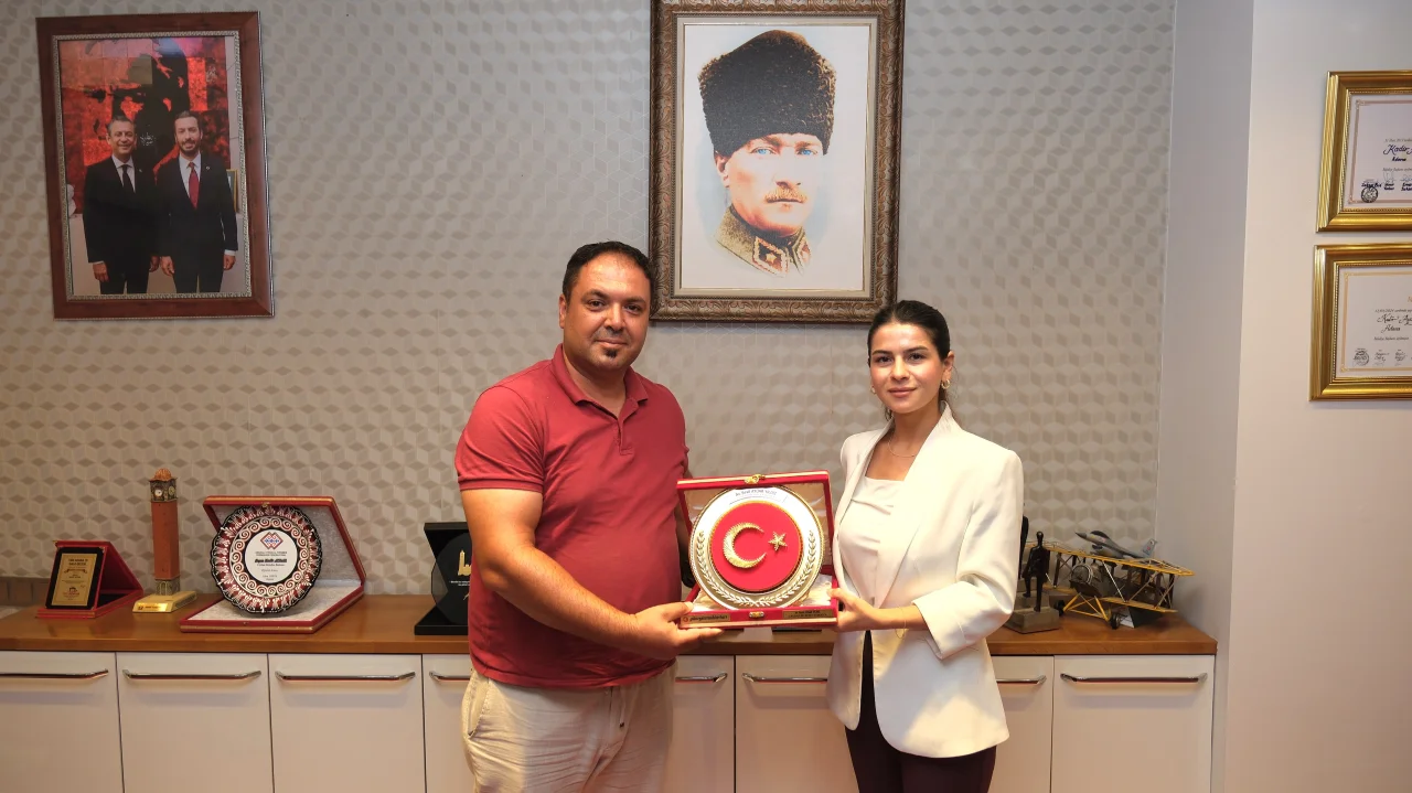 Ceyhan Kırsalında Yüzler Gülüyor: 7 Mahalle Muhtarından Hizmet Teşekkürü