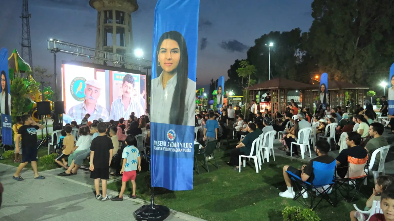 Ceyhan’da Kültür Sanat Rüzgarı: Açık Hava Sinema Günleri Unutulmaz Bir Geceyle Açıldı