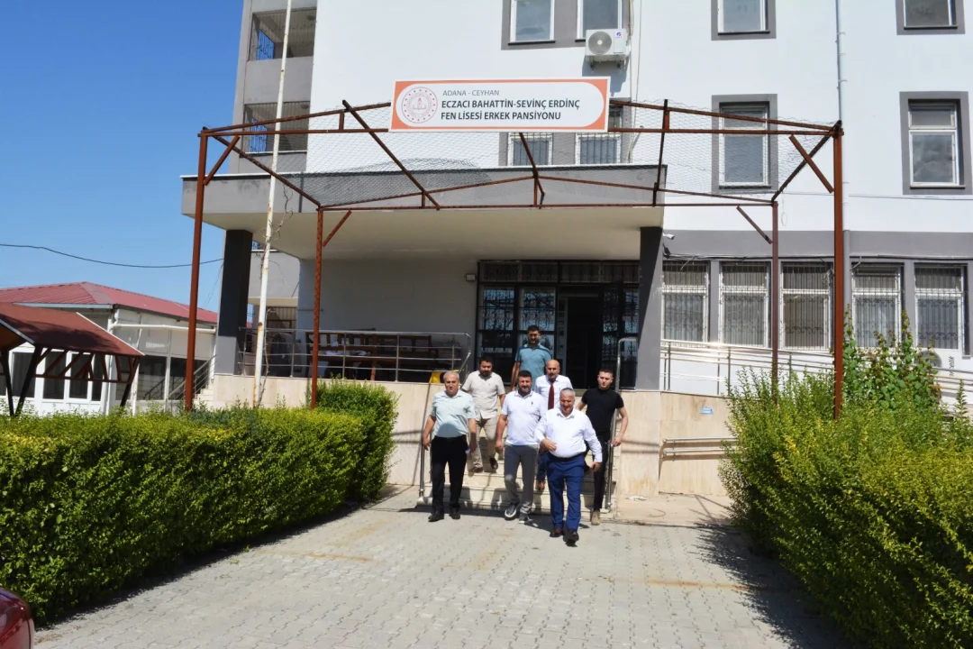 Ceyhan Kaymakamı Kurtyemez Yetkililerden Yurtların Fiziki Durumu Hakkında Bilgi Aldı