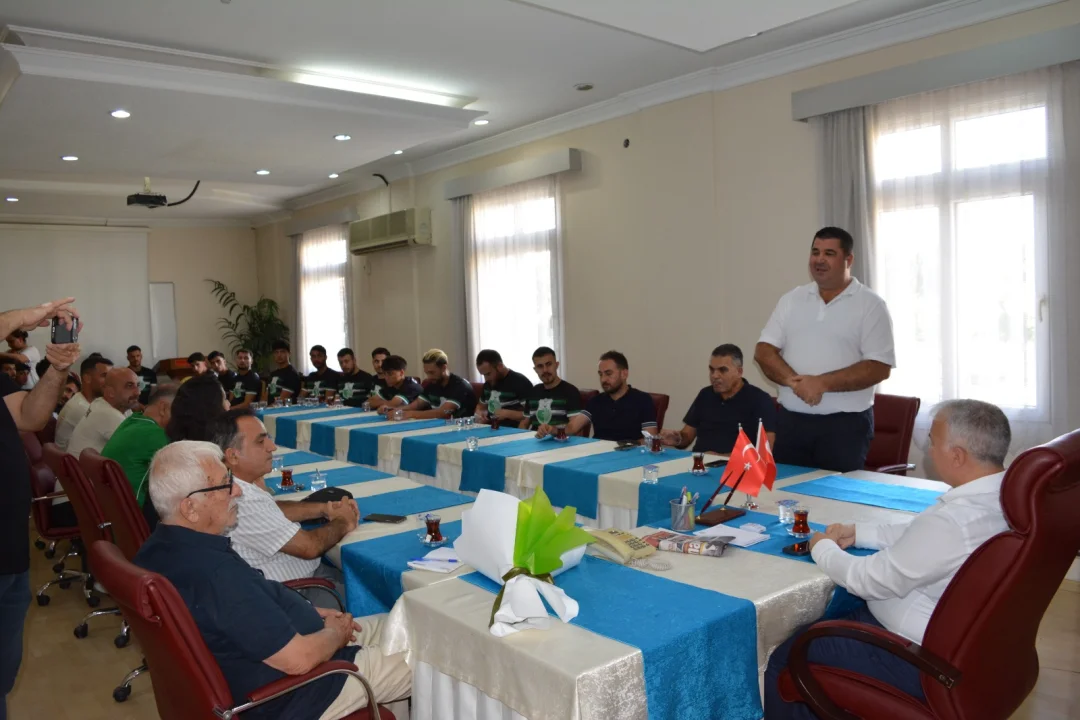 Ceyhan Kaymakamı Ramazan Kurtyemez Ceyhan FK 1967 Heyetini Ağırladı